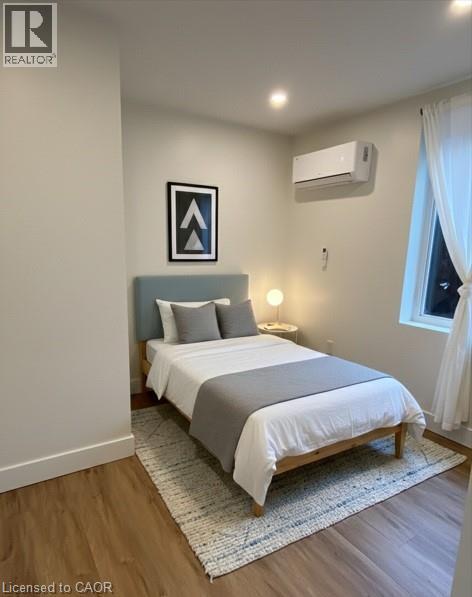 Photo - 259 John St S