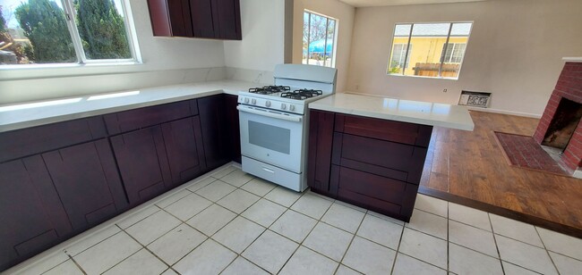 Building Photo - D STREET # A & B Unit A