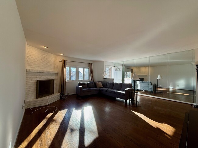 Photo - 28 Servan Ct