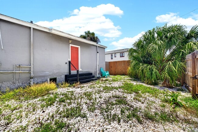 Photo - 1716 E Columbus Dr
