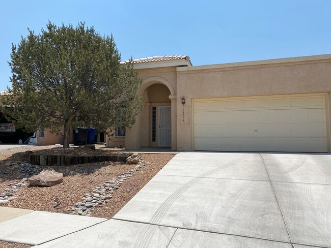 3 bedroom, 2 bathroom home in NE Heights - 3 bedroom, 2 bathroom home in NE Heights