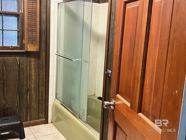 Photo - 709 E 6th St