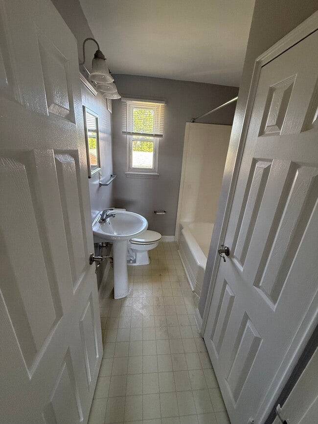 Photo - 2125 Cameron Dr Unit 2105 A