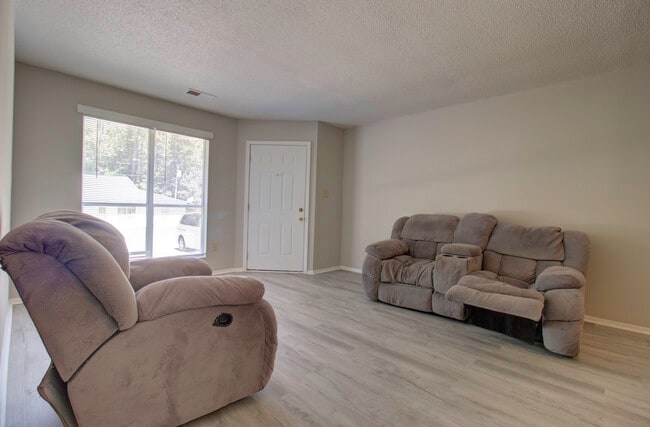 Photo - Lamplighter Apartments