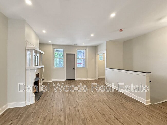 Building Photo - 4813 Chestnut St Unit 2 Rental