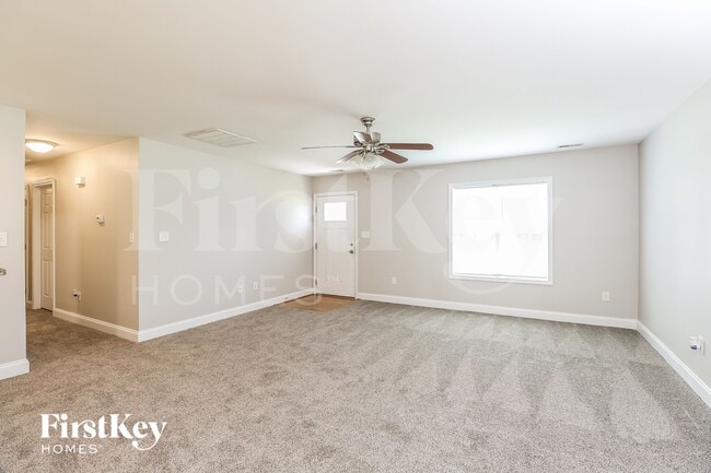 Photo - 284 Southcircle Dr NW