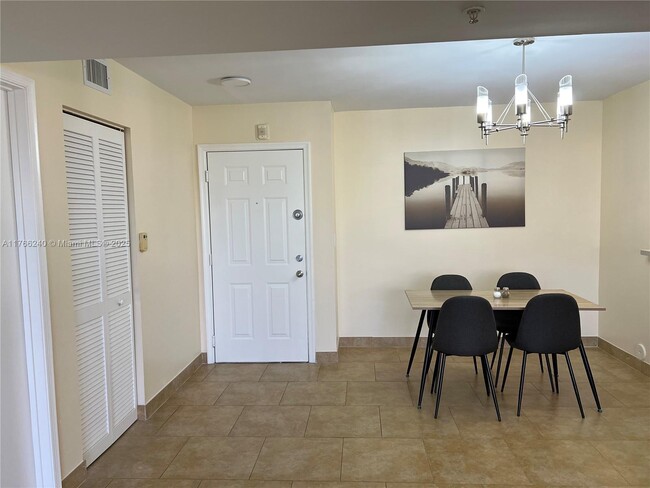 Photo - 1341 SE 3rd Ave Unidad 103 Rental