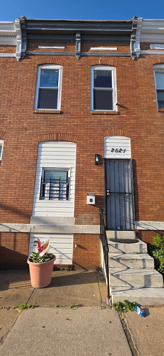 Building Photo - 2521 E Madison St