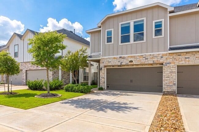Photo - 5634 Amber Brook Ln