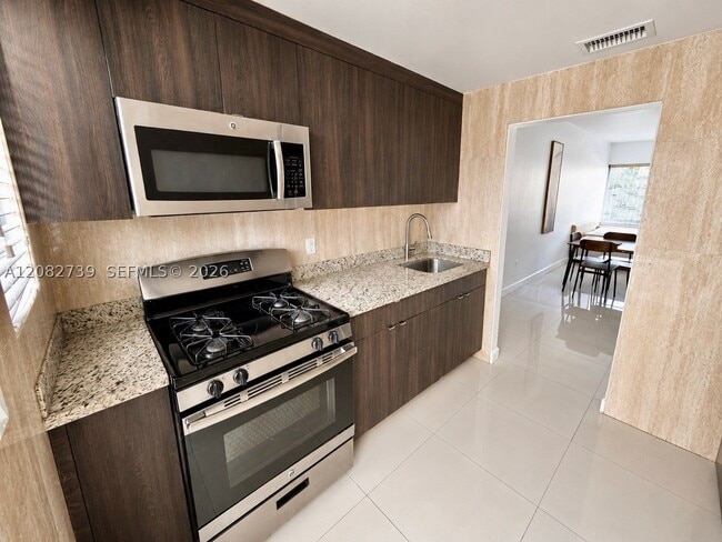 1027 94th St Unit 4