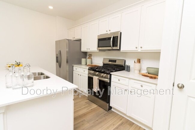 Photo - 114 Saddlebred Wy