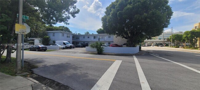 Photo - 2615 SW 22nd Ave Apartment Unit 17