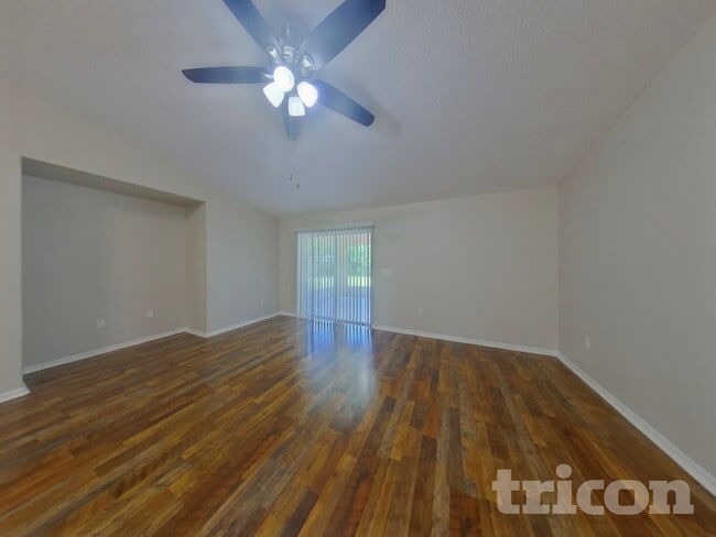 Photo - 609 White Oak Way