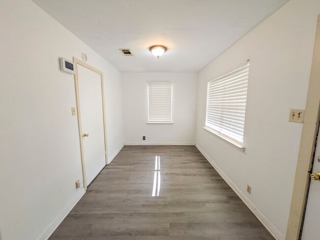 Photo - 4185 Steelton St
