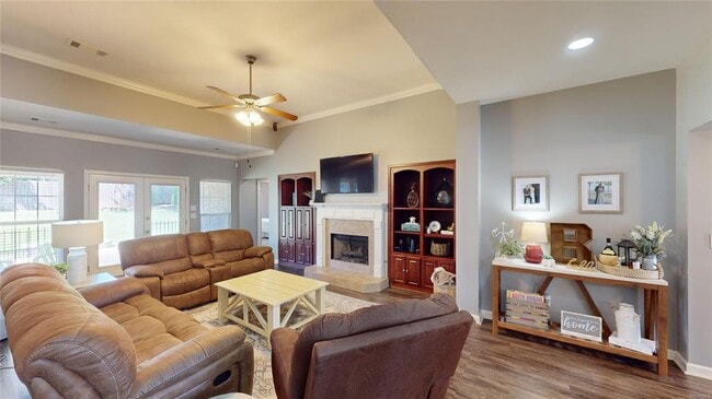 Photo - 1067 E Poplar St