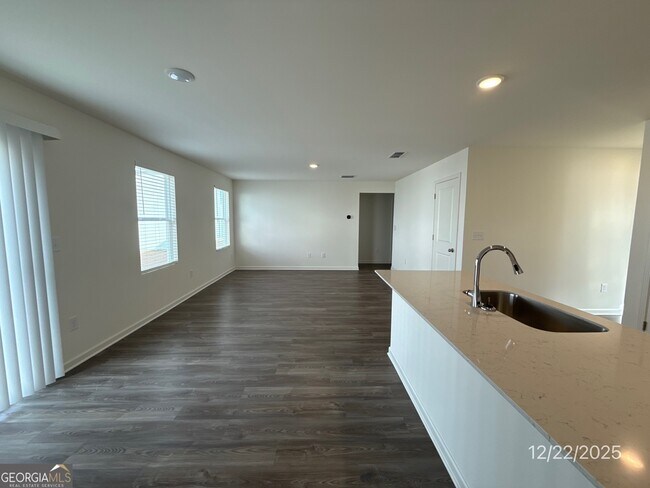 Photo - 487 Grand Magnolia St