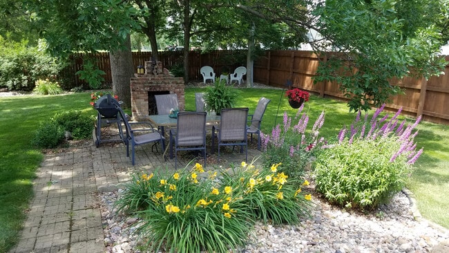 Patio interior - 617 N Cedar St Unidad Upstairs
