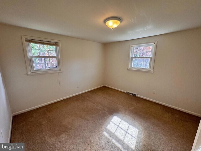 Photo - 2 Sundale Ln