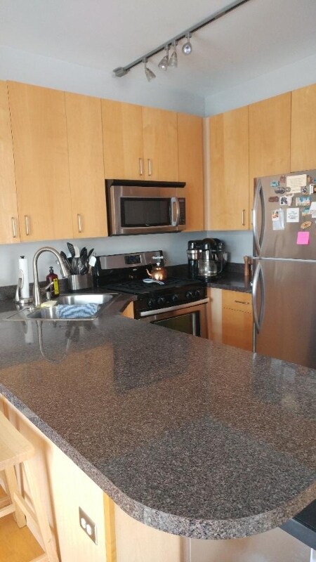 Photo - 680 N Green St