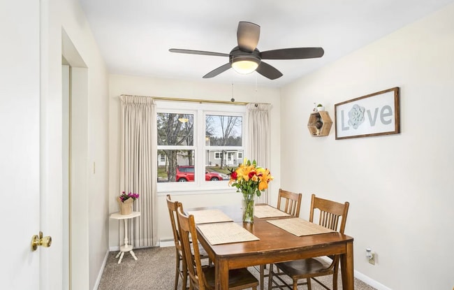 Photo - Three Bedroom Townhome n Aspenwood!