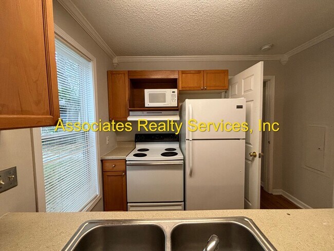 Photo - 1/2 Mile from Shands/UF- 2 bed/2bath with ...