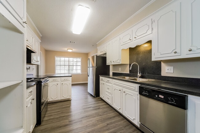 Photo - 209 Spanish Oak Dr