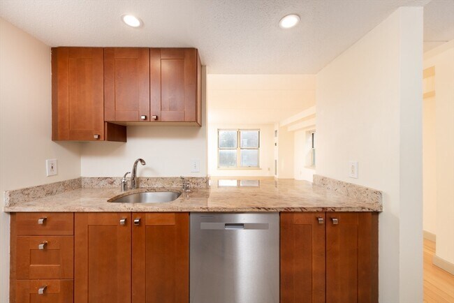 Photo - 82 Peterborough St Unit 4G