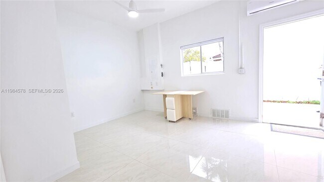 Photo - 14552 SW 158th Ct Unidad 0