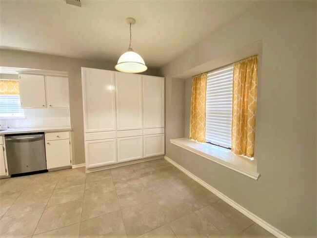 Photo - 12303 Longfellow Dr