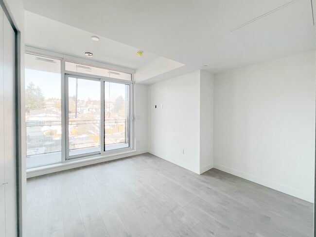 Photo - 901-901 Lougheed Hwy.