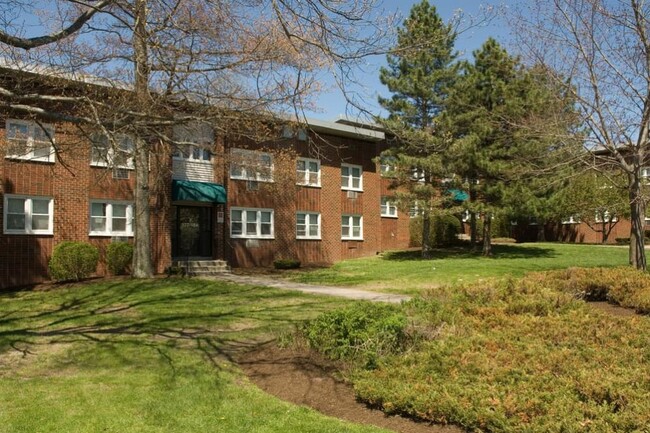 Building Photo - Davis Commons Rental