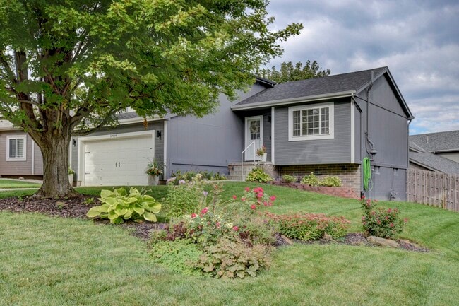 Photo - 17904 Karen Cir