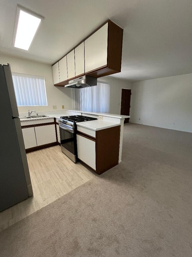 Building Photo - 5908 Cedros Avenue Rental