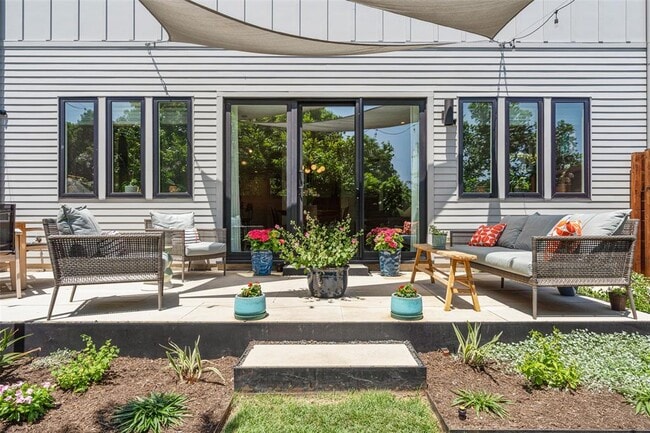 Photo - 1217 1/2 W 39th St