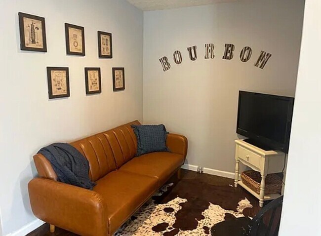 Photo - 120 E Oak St Unit B