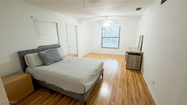 Photo - 325 29th St NW