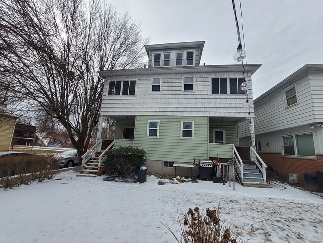 Building Photo - Newly Renovated 1-bedroom, 1-bathroom apartment on Northampton Street in Kingston is now available! Unit 3