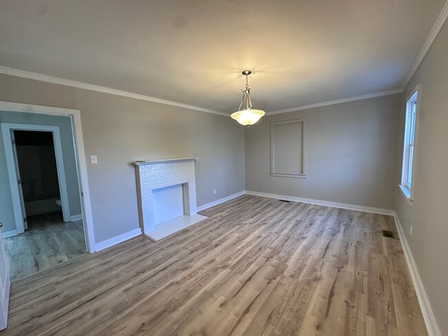 Photo - 1080 Grace Ave