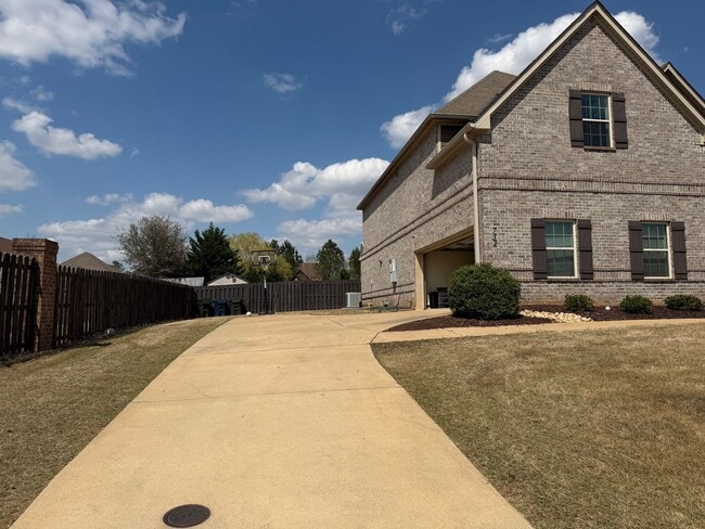 Photo - 732 Banbury St