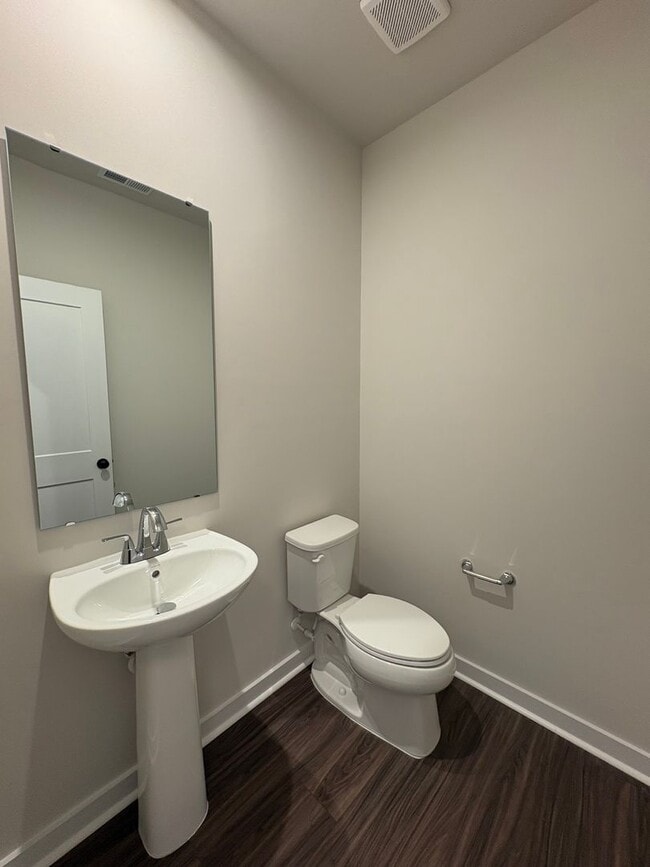 Photo - Beautiful End Unit Townhome in Griffith Lakes