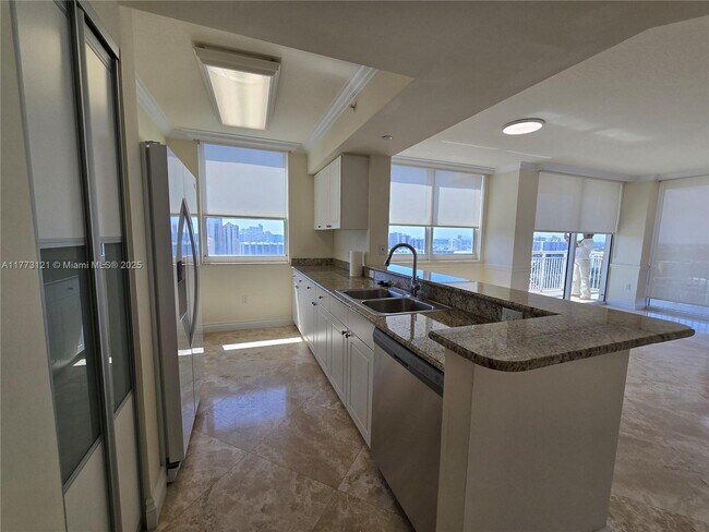 Photo - 19501 W Country Club Dr Unidad 2508