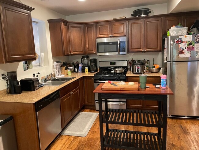 Building Photo - 2722 N Marshfield Ave Unit G