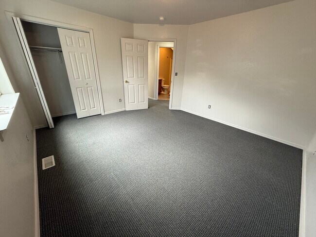 Photo - 913 Cardinal Dr