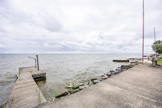Photo - 200 Lakeshore Dr
