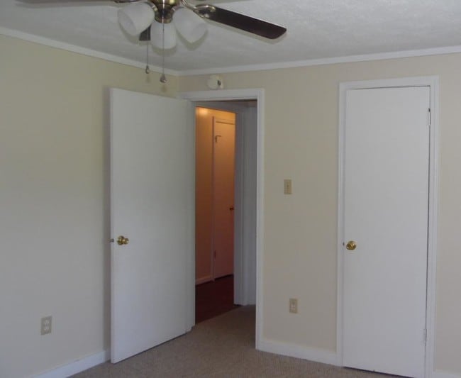Photo - 284 Hillside Dr