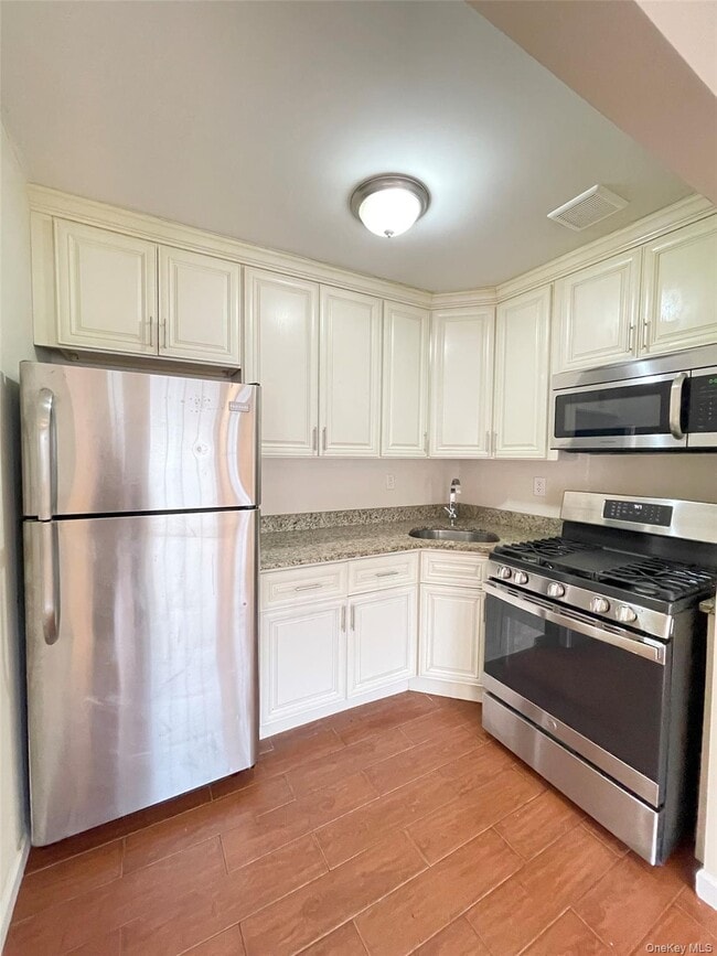 Photo - 10-03 36th Ave