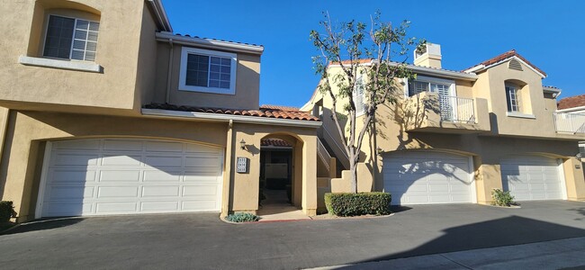 Tustin 2 Bed 2 Bath Home - Wood Floors - C... - Tustin 2 Bed 2 Bath Home - Wood Floors - C...