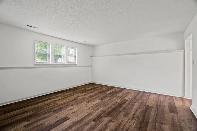 Photo - 1304 Essex Ct Unit Apt B