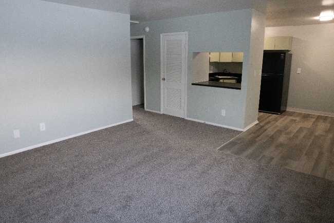 Building Photo - 2800 Crystal St