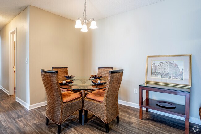 2BR,2BA 1098 SqFt